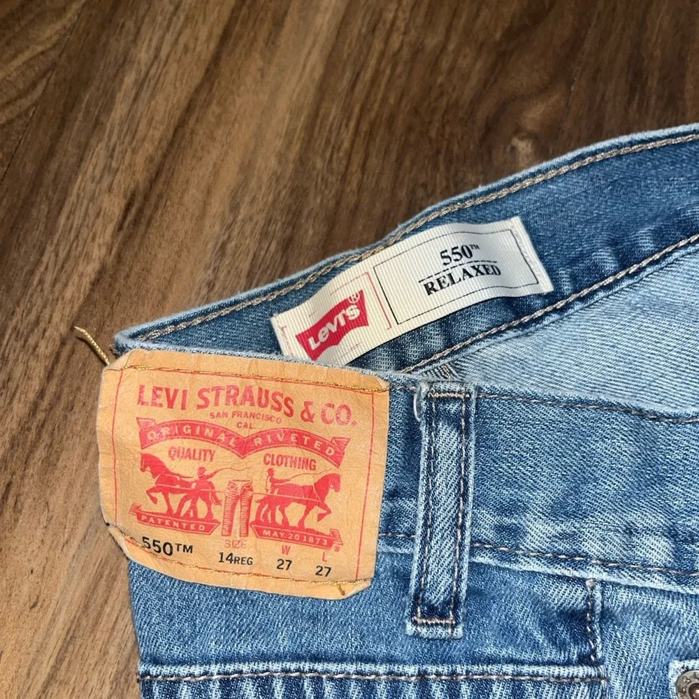 Levi's 550’s Women's relaxed fit Blue Jeans - Picture 6 of 7